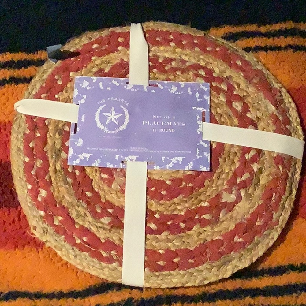 Round Jute placemats set of 4 NWT